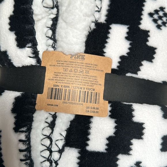 Victoria’s Secret PINK Sherpa Blanket Black White Peace Dogs 50in. x 60in. NWT! - Picture 4 of 4